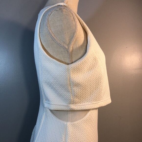 Honey and Rosie White Sleeveless Fitted Crew Neck W/Mesh Cut Out Sides 9 - Picture 6 of 13